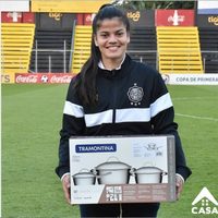 Premian con ollas a jugadora estrella de futbol; esto fue lo que hizo