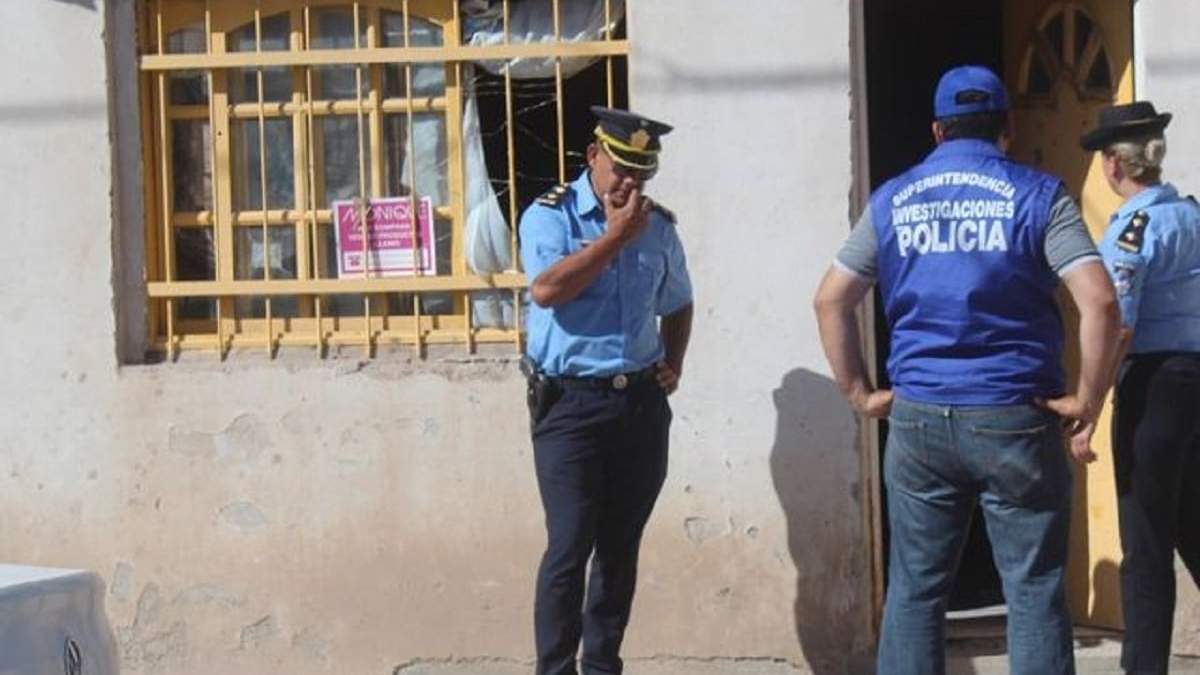Allanaron la casa de la mujer denunciada por estafas. Fuente: (Centenario Digital)