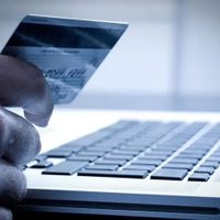 Imputaron por estafa a un hombre que realizó más de 200 transacciones fraudulentas con la tarjeta de su compañera de trabajo