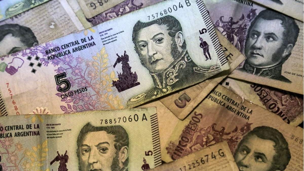 El billete de $5 dejó de estar en circulación. Fuente: (Twitter)