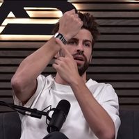 Piqué responde a la canción de Shakira y presume patrocinio de Casio a su liga (Video)