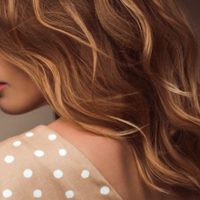 Potenciá la textura natural de tu cabello con estas ideas de peinados trendy que arrasan este 2025