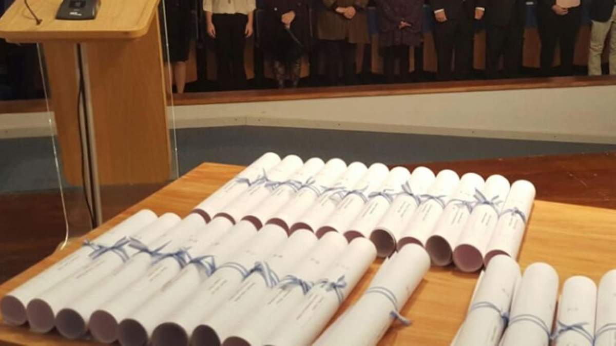 Diplomas. Fuente: (Twitter)