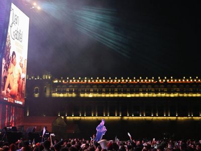 Proyección de concierto de Juan Gabriel reunió a 170 mil seguidores en Zócalo de la CDMX (Videos)