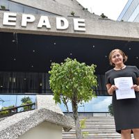 Eva Cadena denuncia ante la Fepade presunto desvío de recursos de Morena en Veracruz