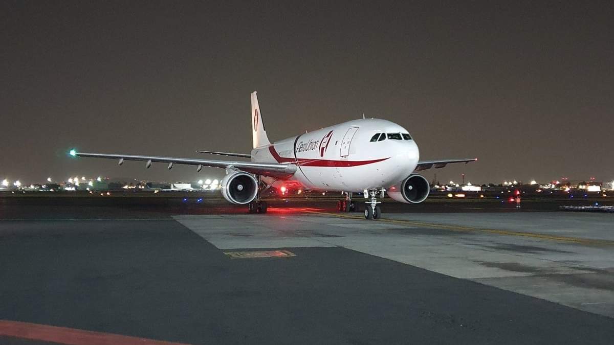 El avión procedente de EU arribó a México hacia las 22:30 horas de este domingo