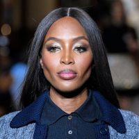 ¡Contra todo pronóstico! Naomi Campbell sigue en la cima de las tendencias a sus 50 años