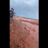 Una tormenta descargó en Rincón de los Sauces e hizo colapsar los cañadones