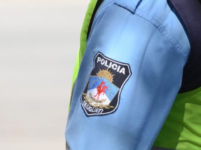 Terrible accidente en Neuquén Capital: un joven alcoholizado chocó contra un comercio