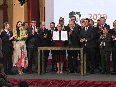 Sheinbaum firma acuerdo para fomentar la industria siderúrgica mexicana