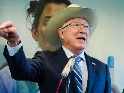 Ken Salazar se lanza contra AMLO: no funcionó la estrategia de “Abrazos, no balazos”