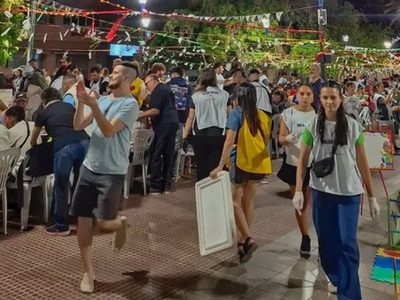 Cientos de personas vulnerables de Neuquén se sentaron a la mesa navideña solidaria