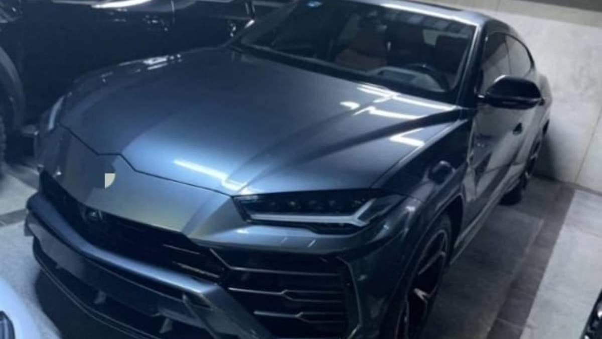 Uno de los autos decomisados