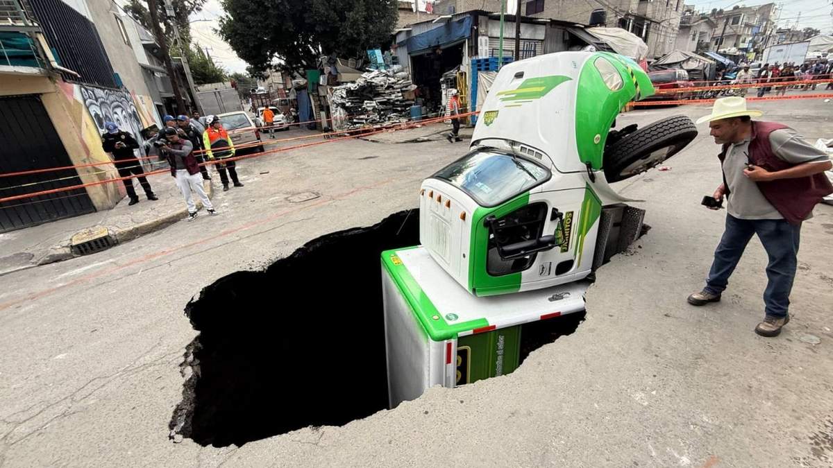 Socavón en Iztapalapa