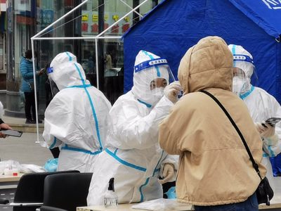Alarma por rebrote: China notificó sus primeras muertes por coronavirus en más de un año