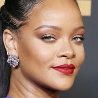 La insólita moda de Rihanna ¡Que fue furor en el aeropuerto!