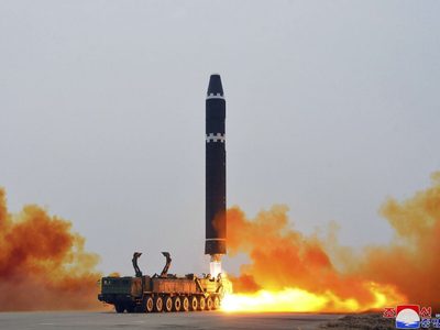 Norcorea reitera amenazas; bombarderos de EU sobrevuelan