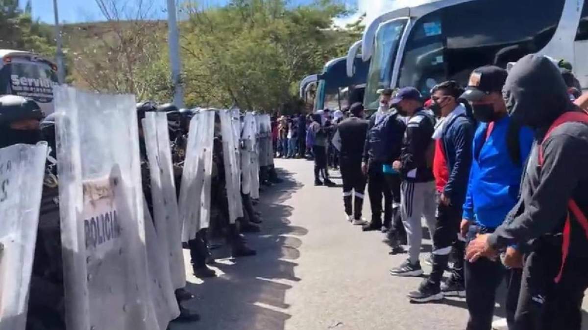 El bloqueo de la GN a los normalistas