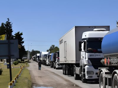 Una manifestación de exsoldados continentales paran el tránsito en la Ruta Nacional 22