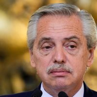 La justicia rechazó el pedido de Alberto Fernández y tendrá que declarar en la causa seguros