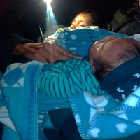 Abandonan a una niña de dos años y un bebé de cinco meses en carretera de Guerrero
