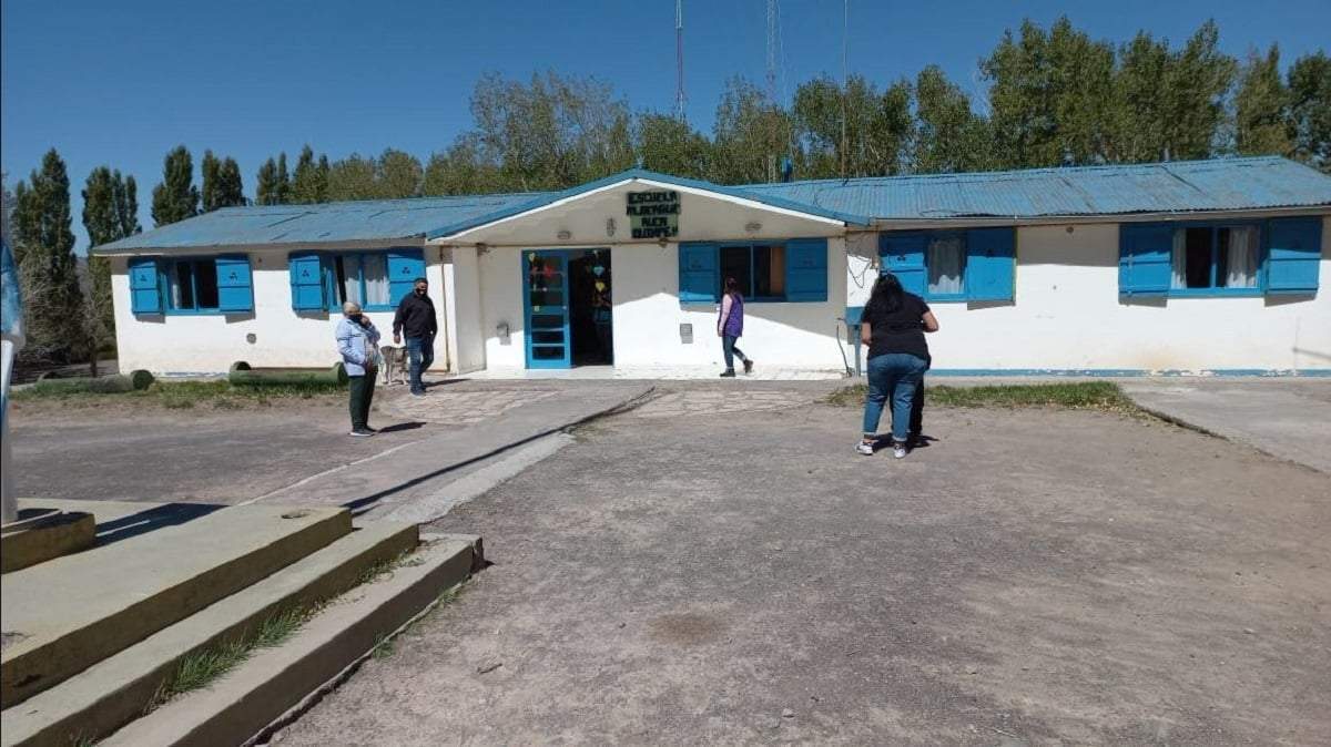 Los 49 cargos pertenecen a escuelas primarias de jornada completa con albergue. Fuente: (Facebook)