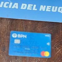 Encontró una tarjeta de débito extraviada y gastó $1,5 millón antes de que la víctima hiciera el bloqueo