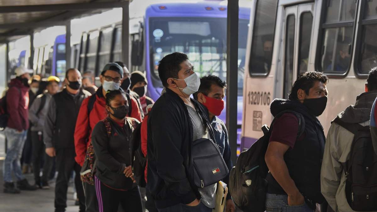 Usuarios de transporte público en la Ciudad de México