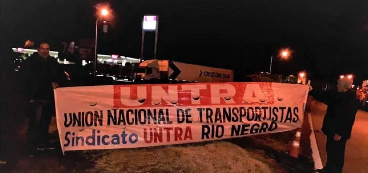 Los cortes se producen de forma intermitente. Impiden el paso de camiones en los puentes interprovinciales. Foto: (Archivo).
