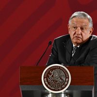 Proyecto de Santa Lucía "le molesta mucho a los corruptos" truena AMLO tras freno judicial a la obra