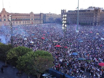 Marcha del 8M en la CDMX convocó a 180 mil personas; una mujer falleció por paro cardiorrespiratorio