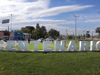 Un grupo de jóvenes se tirotearon en plena plaza de Centenario