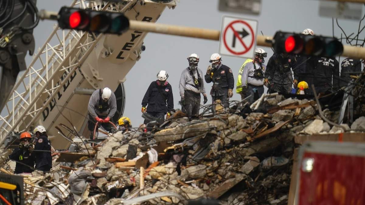 Labores de rescate en Miami