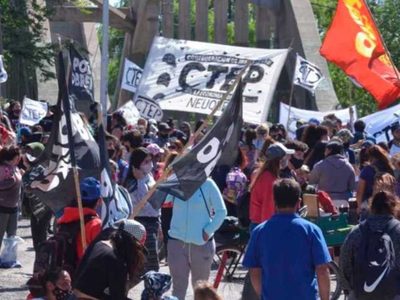 Jornada de protestas: están cortadas distintas rutas y puentes de Neuquén