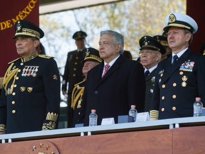 AMLO inaugura festejos del Colegio Militar en medio del caos por la captura de Ovidio en Culiacán