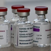 Agosto, el mes de las segundas dosis: cuántas vacunas de AstraZeneca llegarán hoy