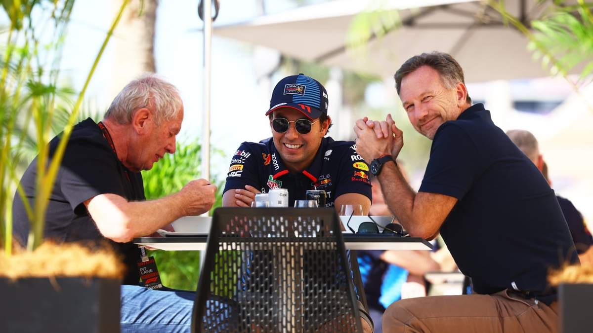Helmut Marko, Checo Pérez y Christian Horner. Fuente: (Twitter)