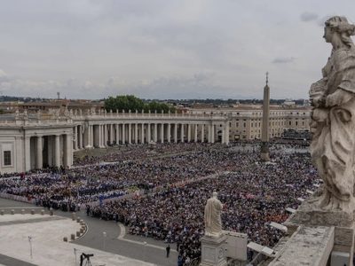Arzobispo de Varsovia pide al Vaticano destituir a sacerdote polaco acusado de asesinar a indigente