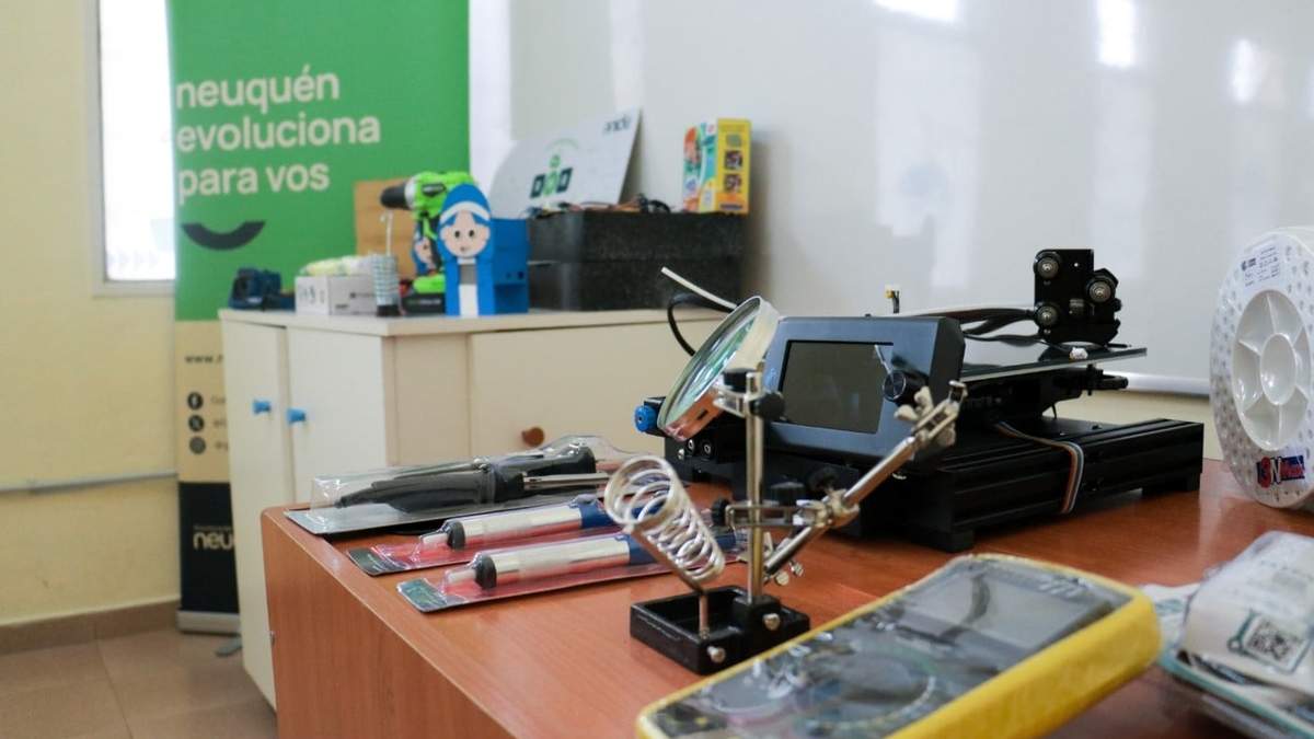 Perrén pidió a los científicos atender las problemáticas socio productivas. Fuente: (ANIDE)