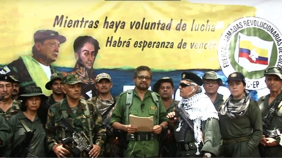 Iván Márquez (centro)
