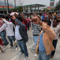 Magisterio se moviliza en Guerrero y cierra planteles en repudio a la reforma