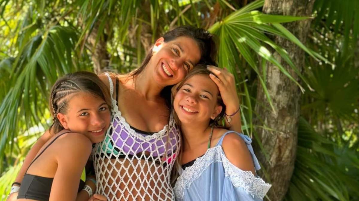 Cinthia Fernández y las gemelas. Fuente: (Instagram)