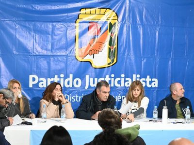 Martínez y Parrilli no consiguieron los votos y estalló el congreso justicialista
