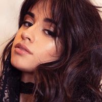 ¡Se desmaya Shawn Mendes! Camila Cabello da la vuelta en una talla pequeña y ¡de transparencia!