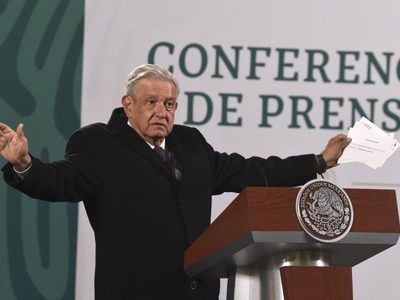 Gobernadores de la 4T salen en defensa de AMLO: "un estadista que rompió con el viejo régimen"