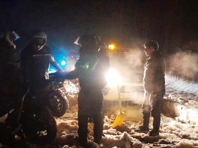 Rescataron a ocho motociclistas varados por la nevada en Villa Pehuenia