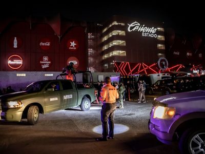 Balean a un hombre en la cabeza tras pelea en el Estadio Caliente de Tijuana (Videos)