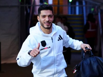 Raúl Jiménez llegó a 200 goles como profesional, pero el Fulham perdió 3-2 vs. Manchester United