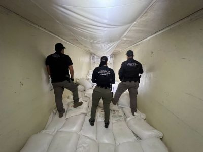 Decomisan 320 kilos de metanfetamina que transportaban dentro de tractocamión en Sinaloa