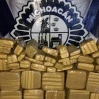 Caen dos hombres con 130 kilogramos de mariguana en Tuzantla, Michoacán